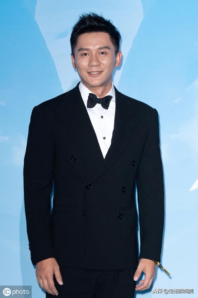 40岁李晨现身慈善晚会 分手"雾霾"逐渐散去 精神焕发回归自我