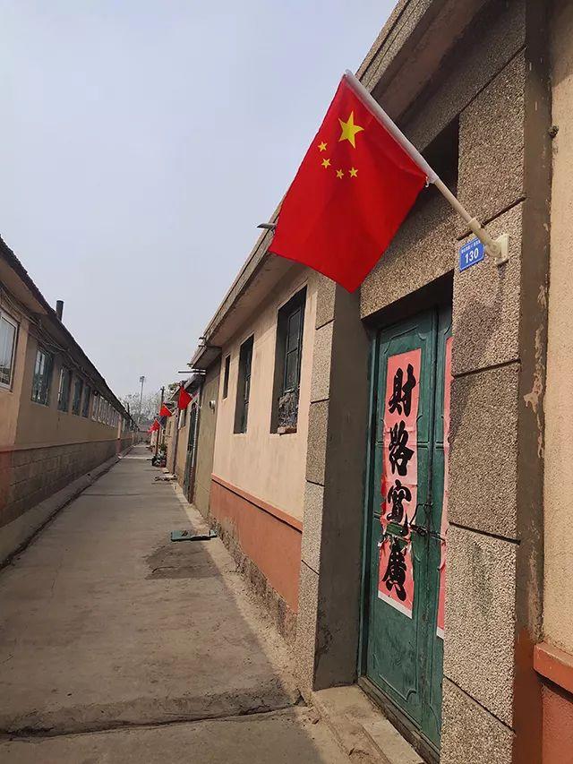 喜迎國慶 | 城陽區:國旗飄揚鮮花簇擁,節日氛圍別樣濃_流亭街道