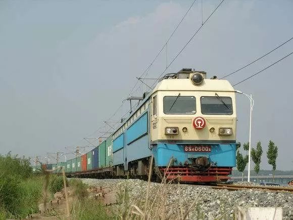 极速70秒看火车70年之变