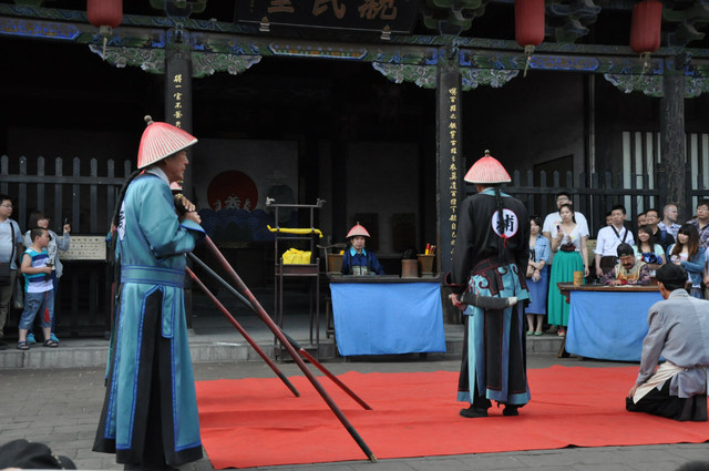 次日,师爷从福清返回禀报称,陈明亮所供属实.
