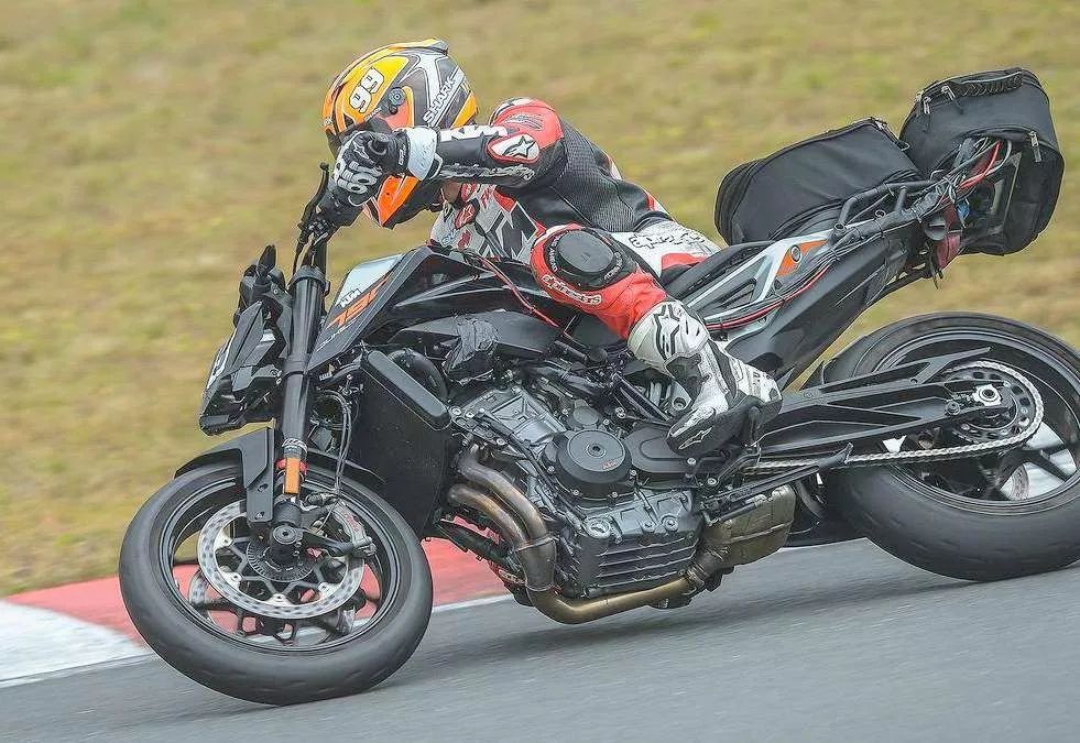 ktm将推出新490cc双缸duke最早米兰展亮相,将成为500级别最强车型!