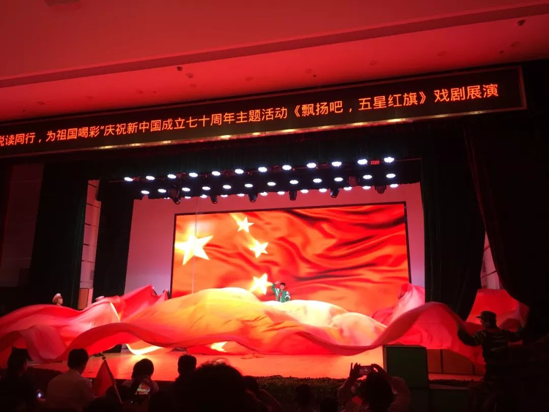 0928在孩子们的世界对舞台上的戏剧总是充满好奇和向往的是孩子心中的