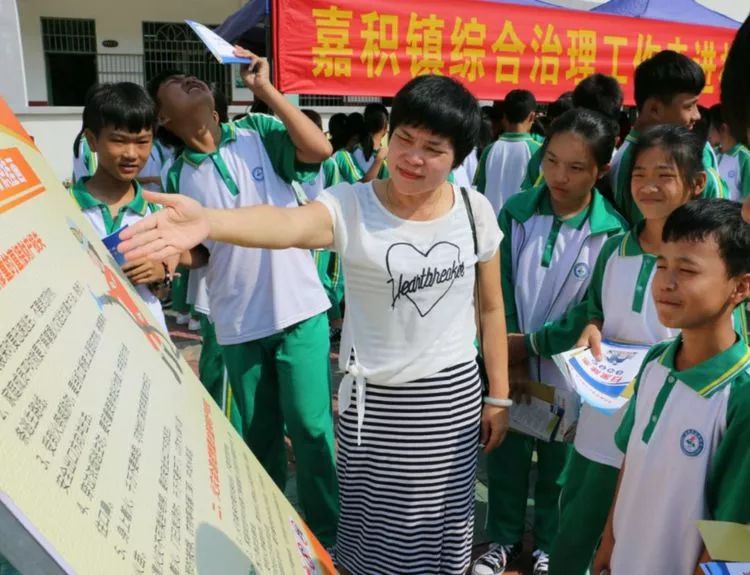 温泉中学开展"健康人生 绿色无毒"国际禁毒日宣传活动