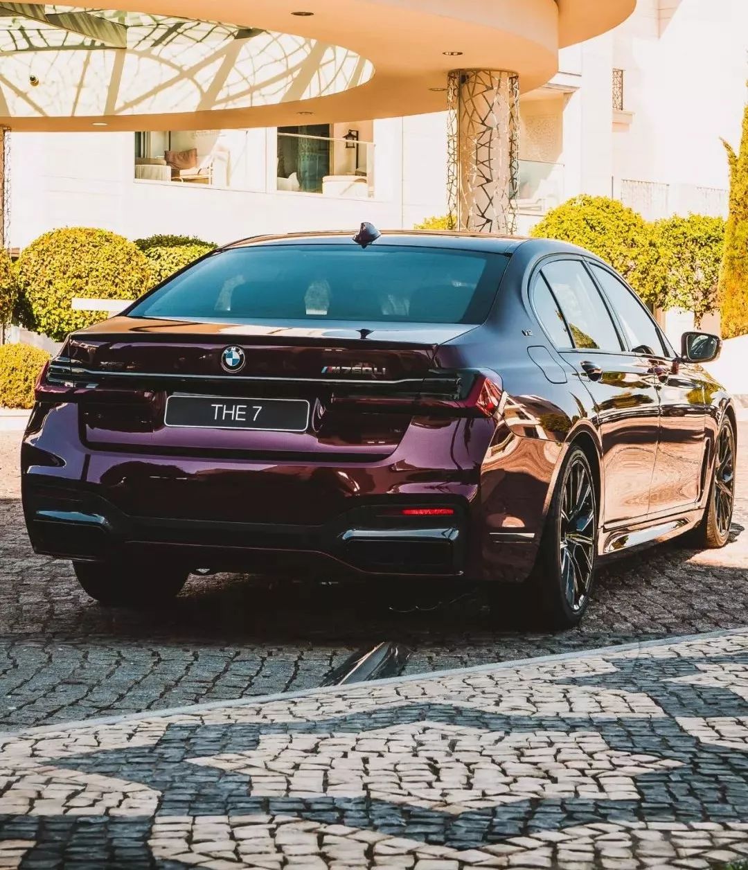 最后的v12王者实拍宝马m760li车漆颜色真是艳到不行