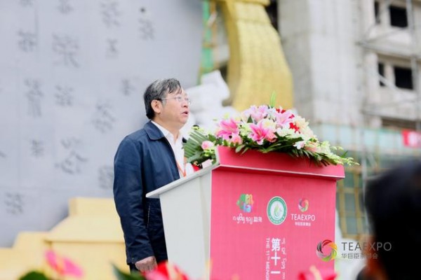 研究员江用文;西双版纳州委常委,州人民政府党组副书记傅希;西双版纳