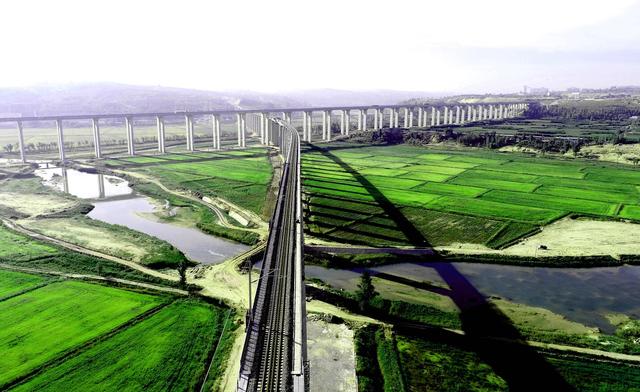 铁路物流集团靖神铁路开通运营陕北煤炭有了新的南下大通道