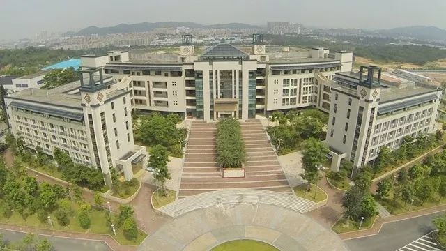 气势恢宏中山市实验中学千人书画礼赞新中国