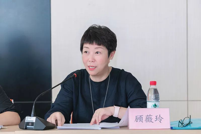 副区长王珏就市民代表们提出的关于学校场地开放,公共体育设施建设和