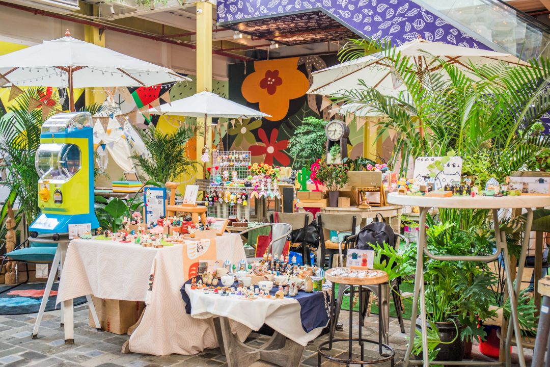 他们花2年时间,在6600㎡的南宁绢纺厂里,造了一片"森林"_市集