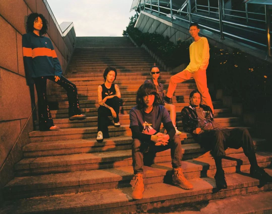 不知道穿什么,才能做人群中最亮眼的仔