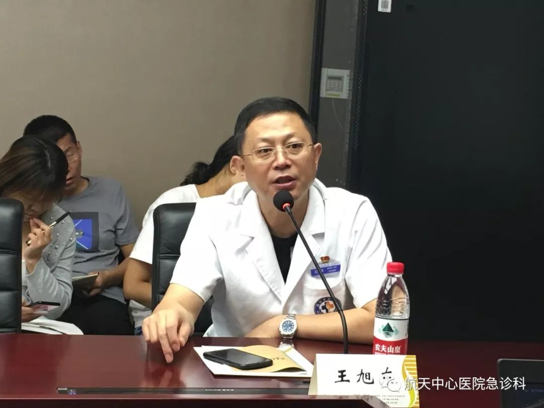 医院急诊科王旭东主任,刘伟刚副主任医师及刘占肖护士长进行精彩授课