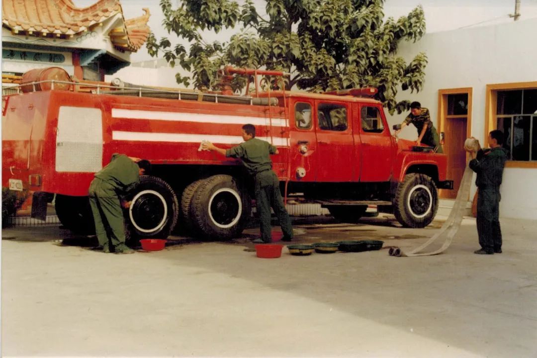 "1979年,阿克苏库车县消防大队成立.