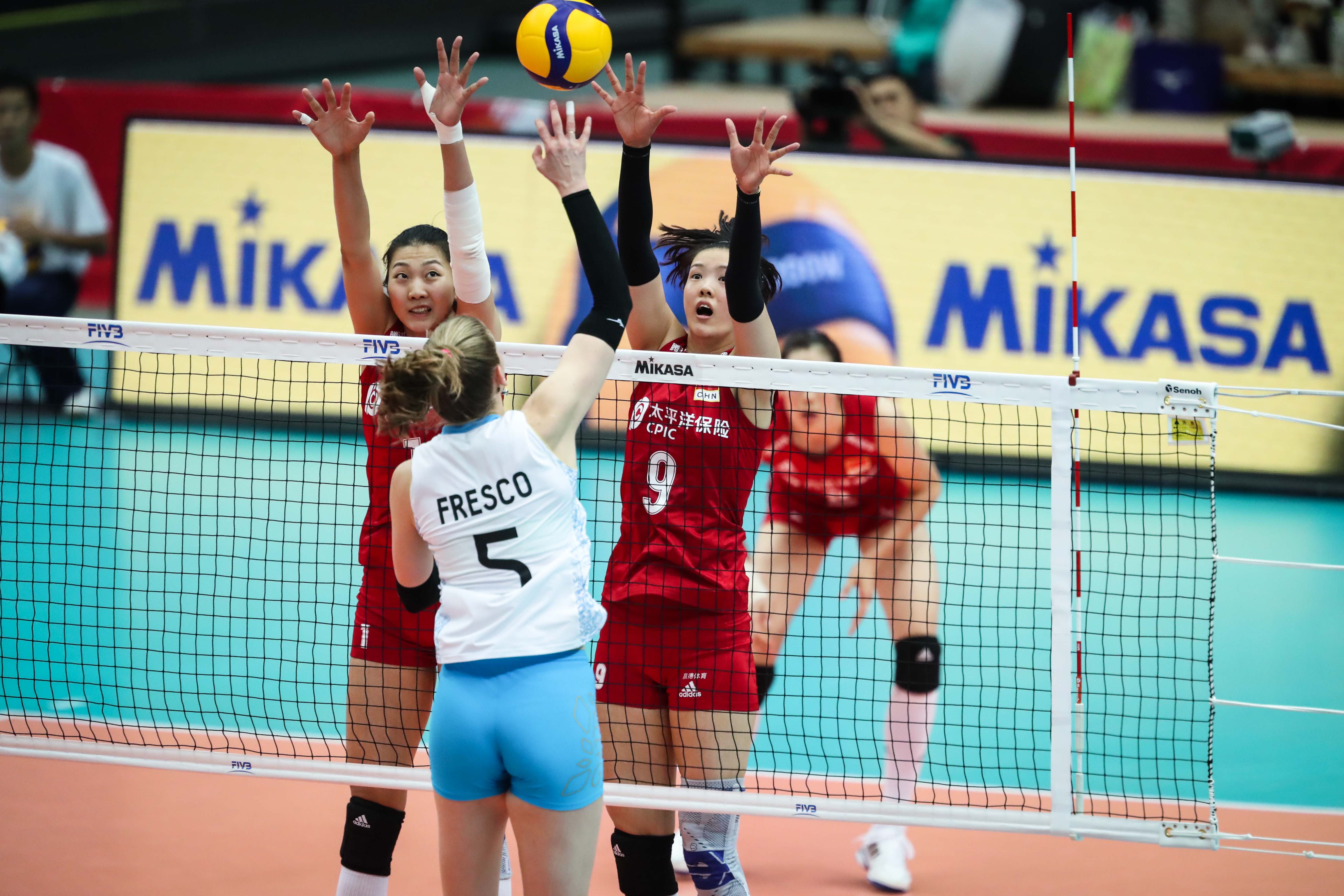 高清:女排3-0阿根廷11战全胜夺冠 朱婷劲爆劈扣