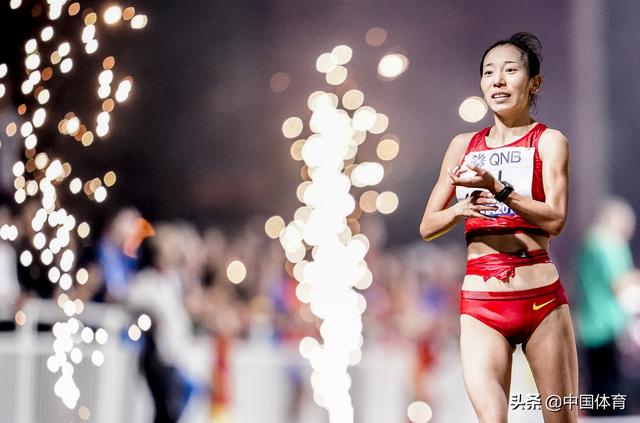升国旗奏国歌!梁瑞夺得多哈田径世锦赛女子50公里竞走金牌-搜狐大视野-搜狐新闻