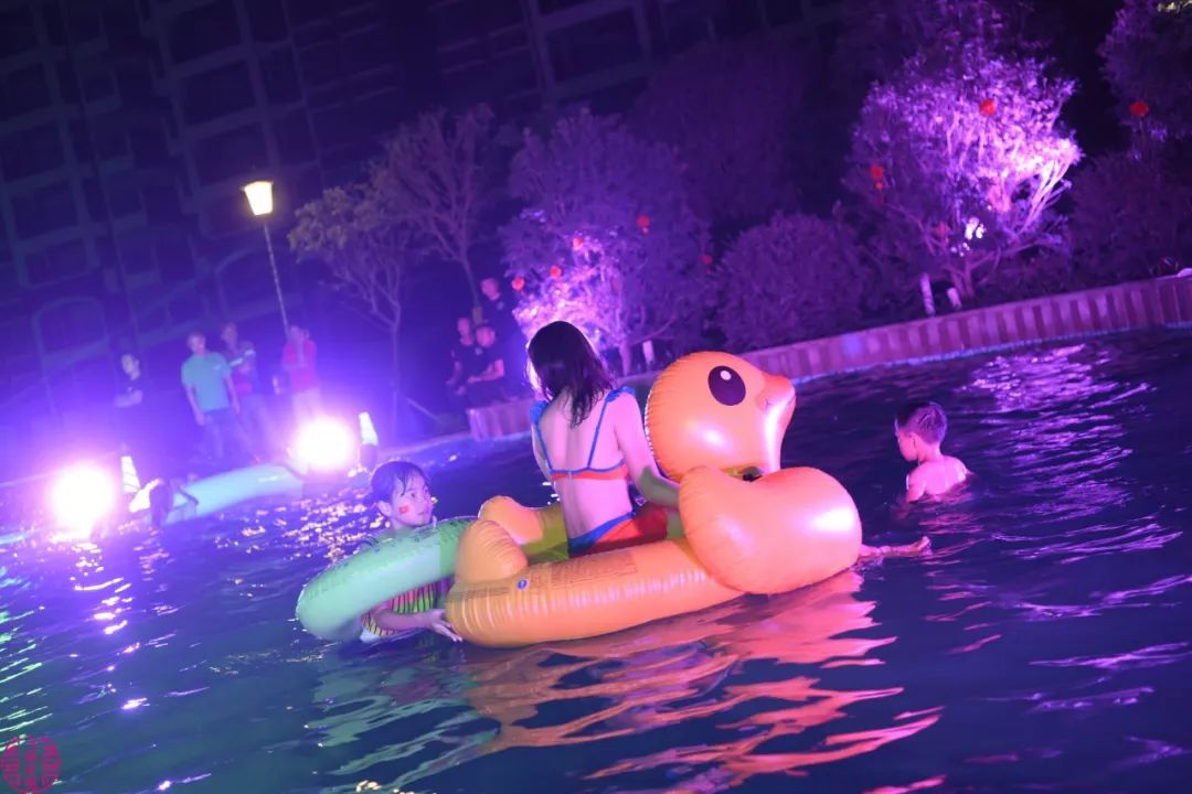 博白昨晚千人聚在这里游戏烧烤游泳美女秀节目太多让人目不暇接