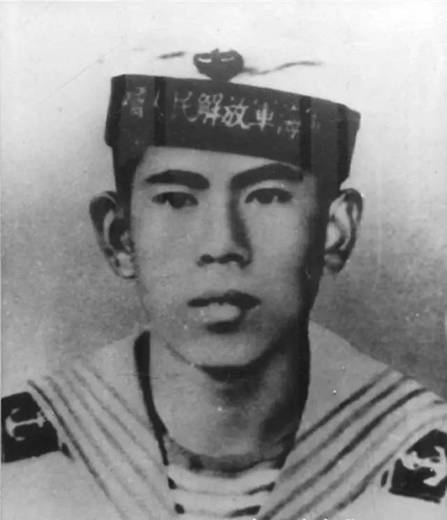 人民海军这几套水兵服,你见过几套?_服装