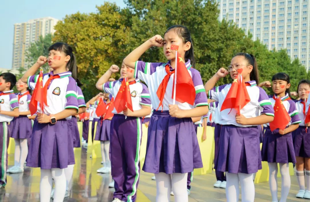 重温入队誓词临沂第一实验小学王悠然同学宣讲重温入团誓词临沂第六