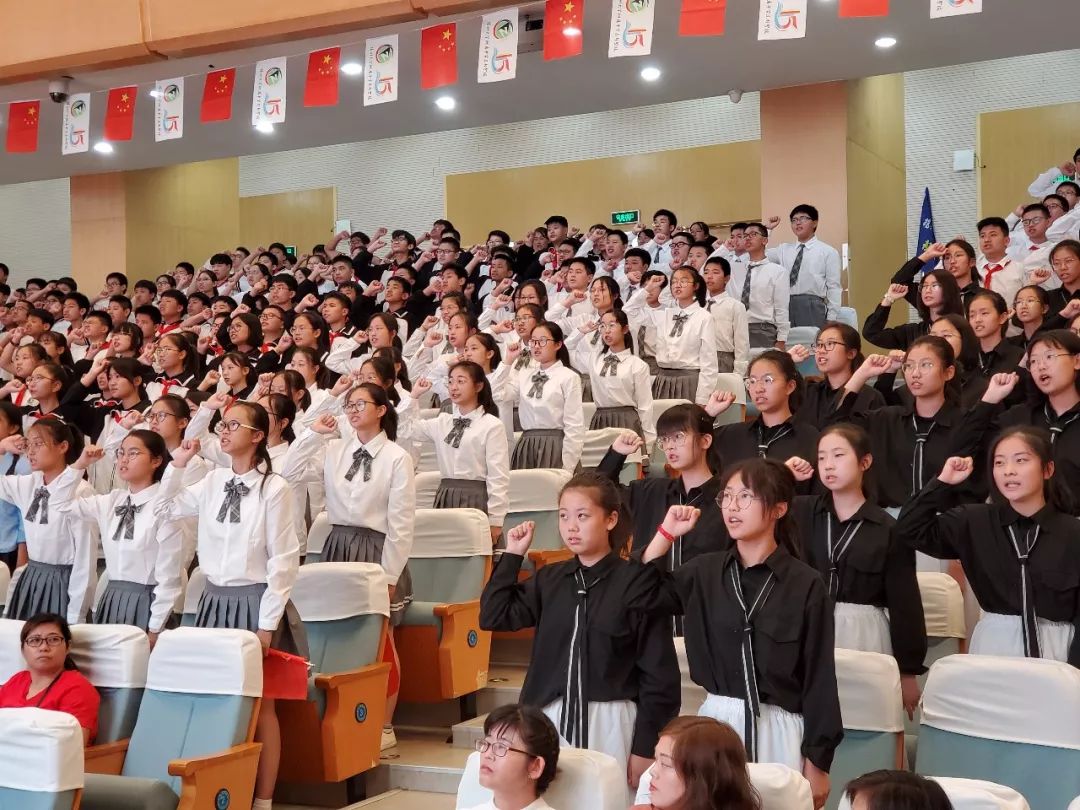 扬大附中东部分校举行庆祝新中国成立70周年文艺汇演暨十四岁青春仪式