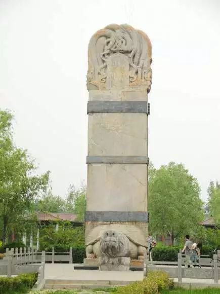 五礼记碑大名始于汉,兴于唐,盛于宋,2200多年盛衰更替,为历代郡,州,府