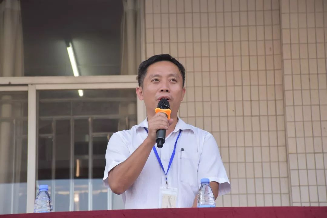 武警汕头支队戟副政委,潮阳中队许队长,学校创办人郑立平董事长,郑益