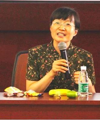 周爱群书记在开场致辞中,代表吉林招生组向各位新生了表示诚挚的祝贺