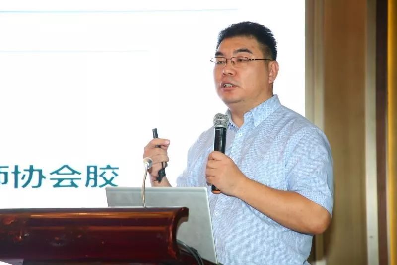 北京儿童医院梁树立教授代表江涛教授发表了讲话,介绍了指南编写的