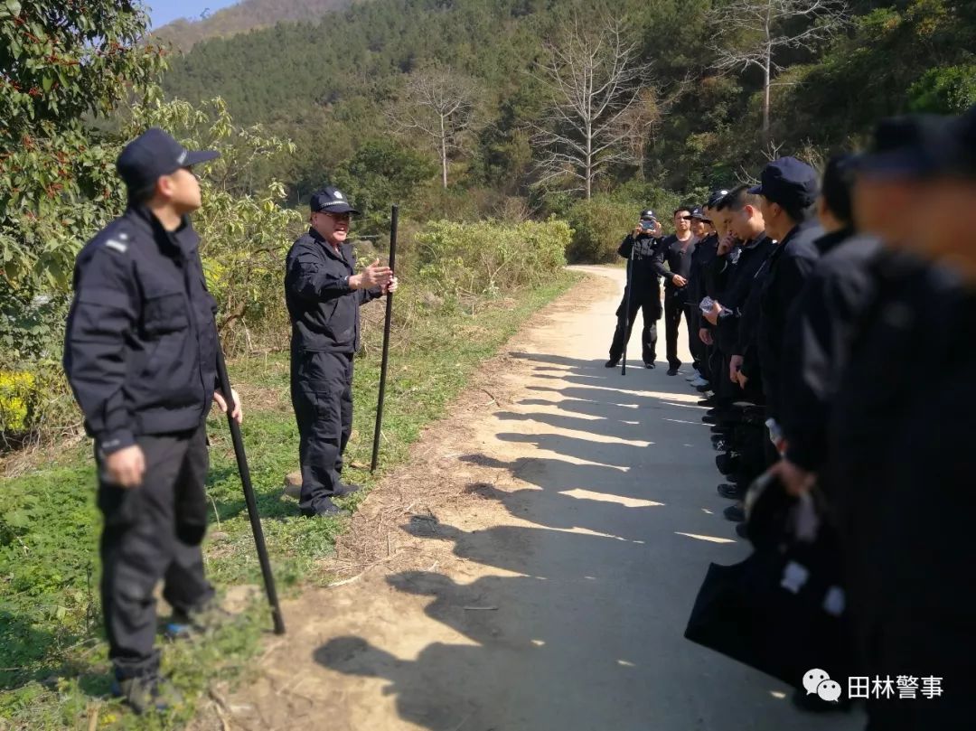 警犬队于案发后陆续入驻百乐乡开展缉捕工作