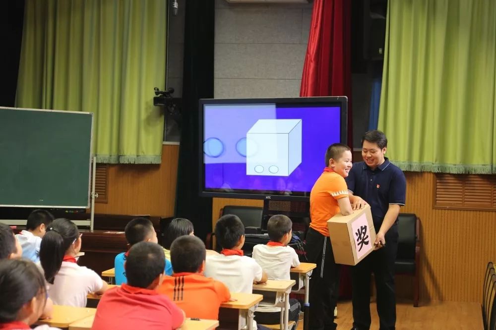 城北中心小学开展"干部亮课"活动