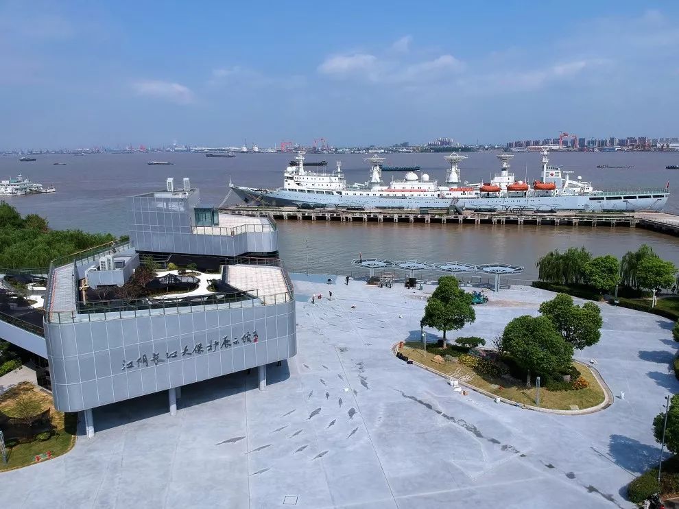 旅游路上67让文明一路作伴他们在江阴中山公园向全市发出倡议