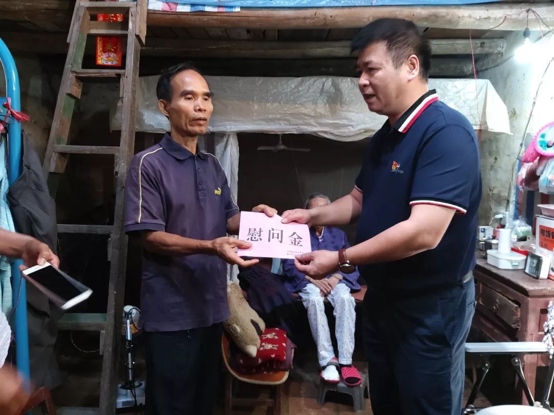 镇布乾村,丹碟村,都斛村,对烈士遗属李丽芬,刘五仔,李炳德等进行慰问