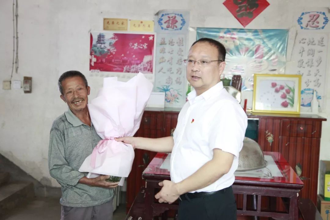 李元涛陈武军汪嫄开展庆祝新中国成立70周年走访慰问活动