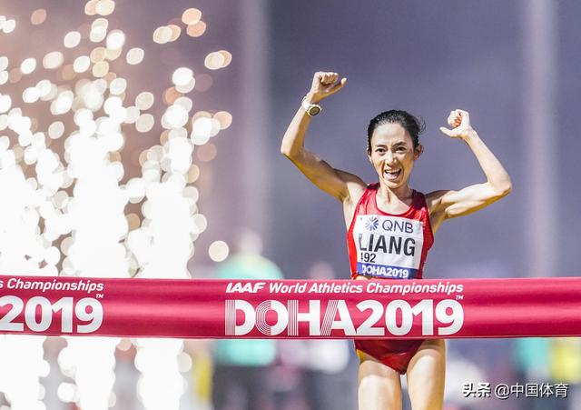 升国旗奏国歌!梁瑞夺得多哈田径世锦赛女子50公里竞走金牌-搜狐大视野-搜狐新闻