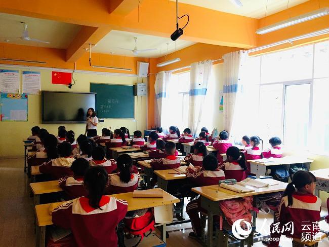 彝良县角奎镇是中国电信实践"智慧校园"的诸多实践地之一.