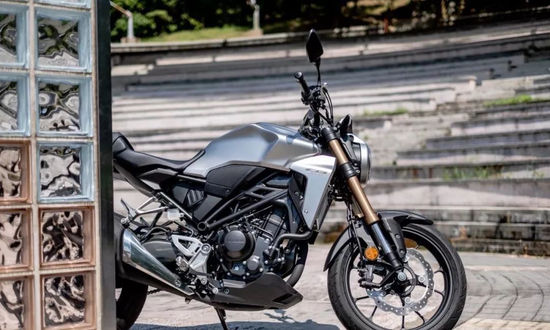 本田cb300r明年国内发布抢先试车吧