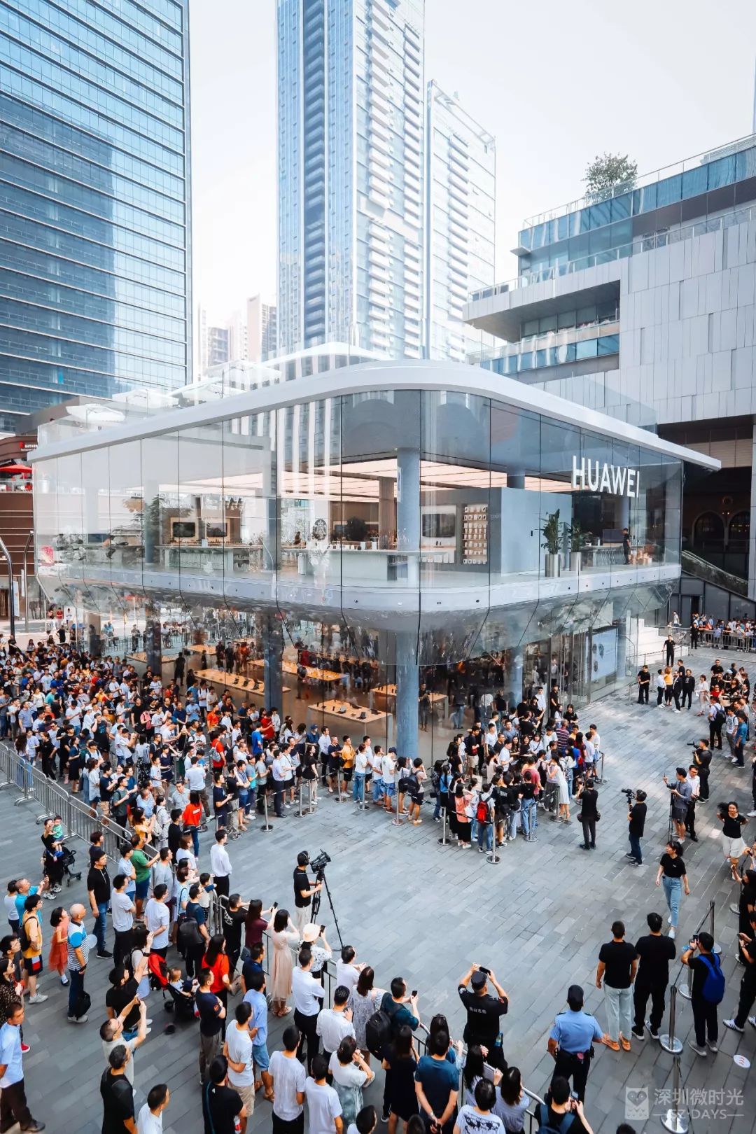 华为全球旗舰店来深圳啦今天开业