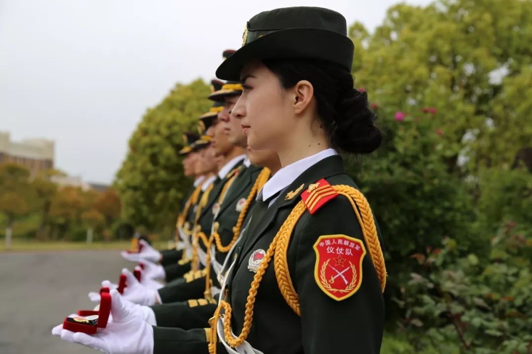 易班上海应用技术大学国旗班