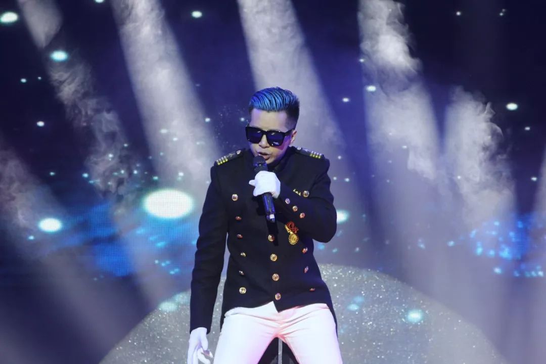 让你近距离目睹天王风采,尽情领略上演"四大天王"超级模仿秀这一次