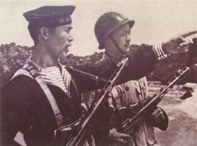 人民海军这几套水兵服,你见过几套?_服装