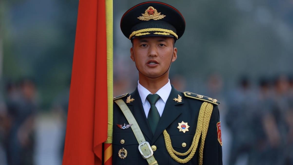 阅兵,我们从这里出发丨率先走过天安门的人是谁?_擎旗手