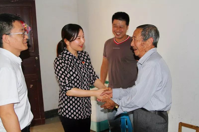 李元涛陈武军汪嫄开展庆祝新中国成立70周年走访慰问活动