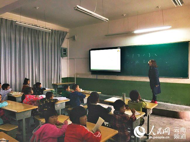 云南彝良角奎镇乡村孩子有了智慧校园