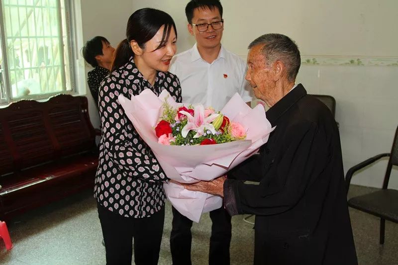 李元涛陈武军汪嫄开展庆祝新中国成立70周年走访慰问活动