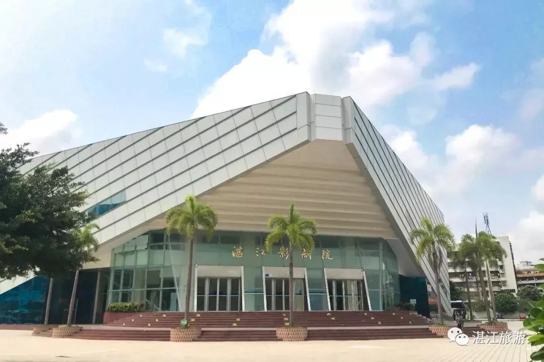 活动地点:湛江影剧院举办时间:2019年9月26日"2019年国乐熠熠庆升平"