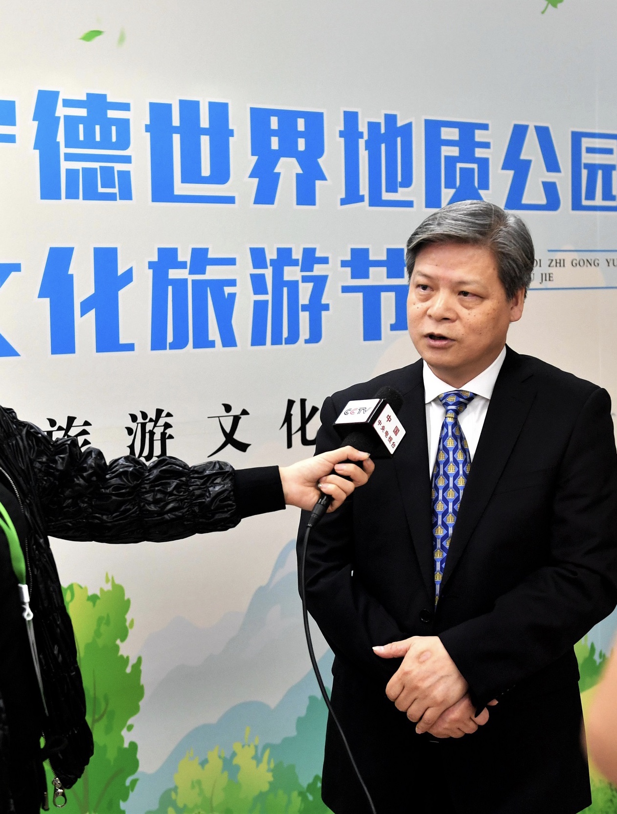 宁德市委书记郭锡文,市长梁伟新等在现场共同为"滴水购"平台上线启动.