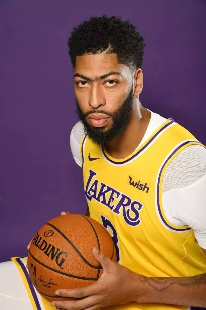 湖人新赛季定妆照来了