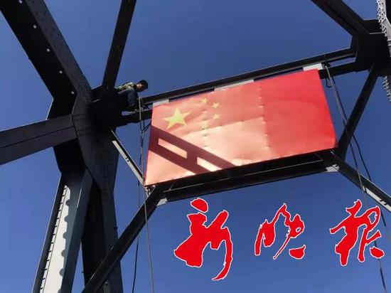 哈尔滨网红桥变身国旗桥快来打卡祝福祖国