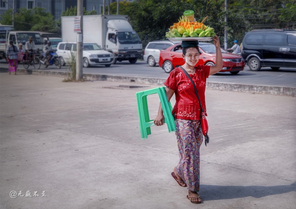 原创缅甸产美玉仰光出美女街拍形形色色的缅甸美女