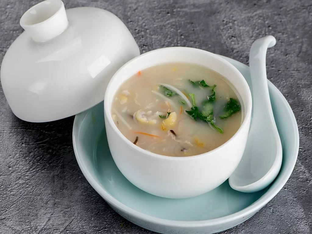 宋嫂鱼羹肥瘦相间,味道刚刚好入口香,甜,淡,鸭肉酥而不散色泽红润光亮