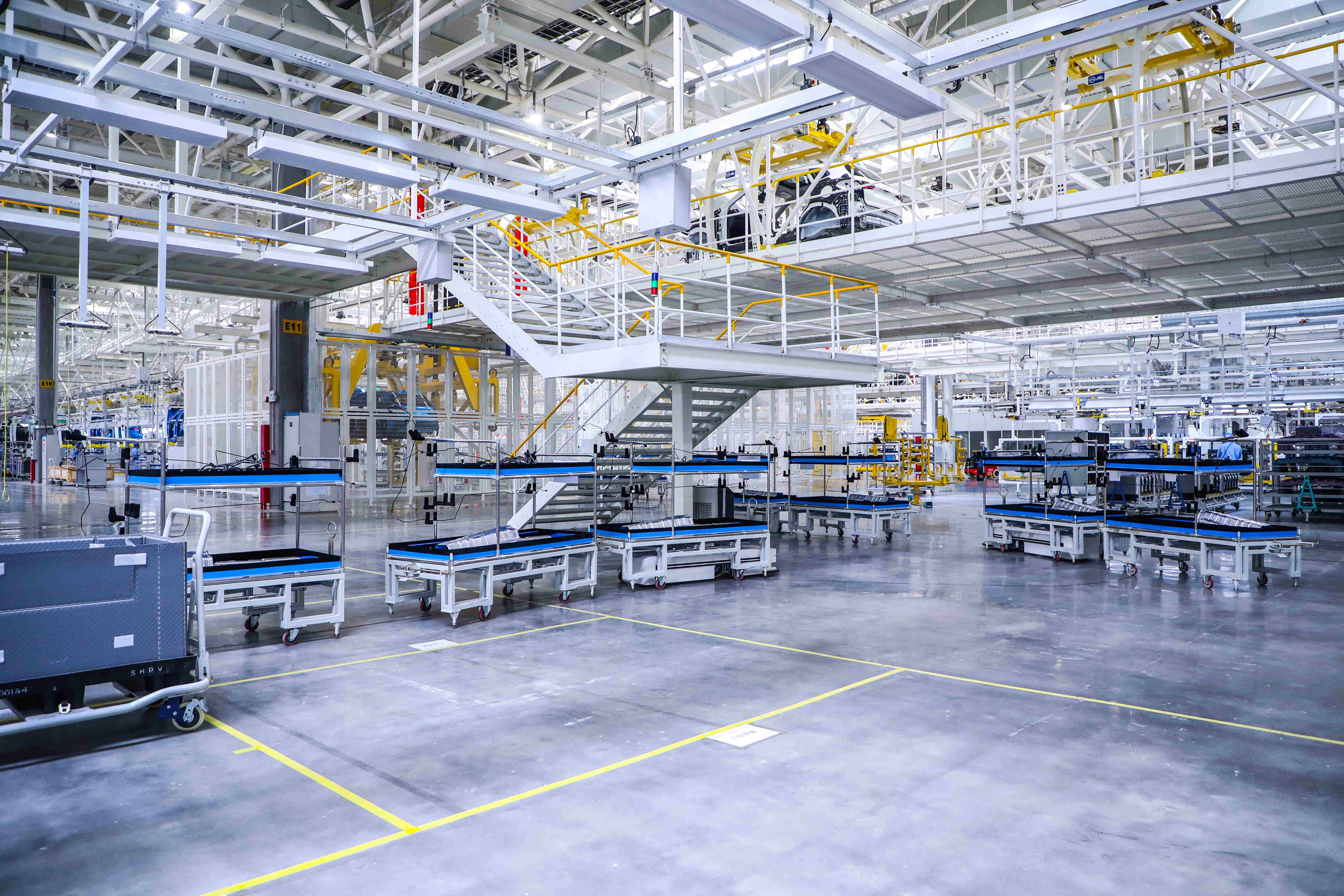 上汽宁德生产基地竣工投产首款车型名爵ehs下线