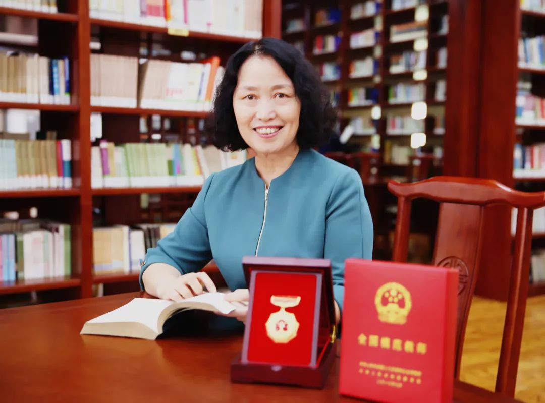 荣耀时刻|东北师大附中陈艳杰老师获得全国模范教师称号